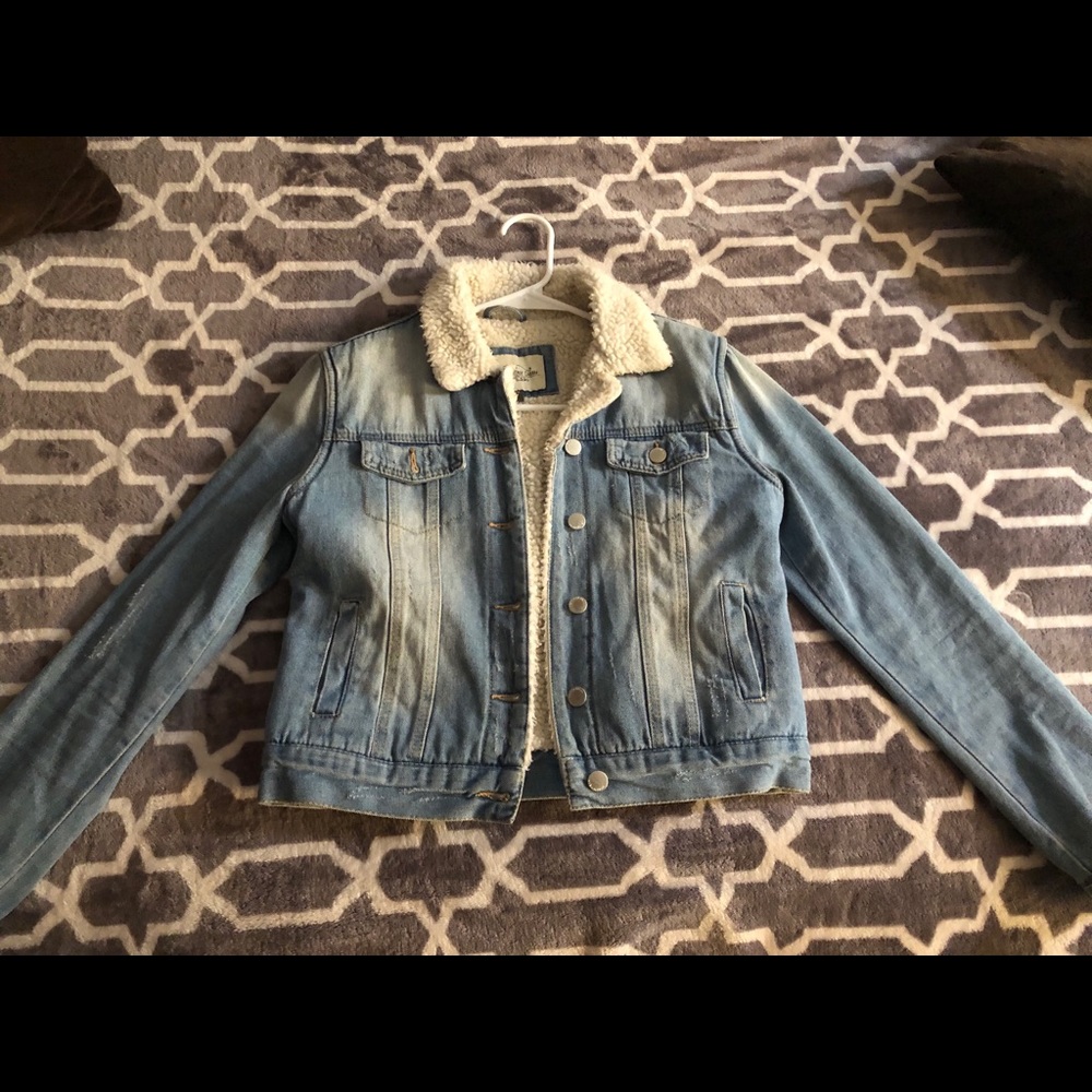 Super cute denim jacket! Only worn a few times!